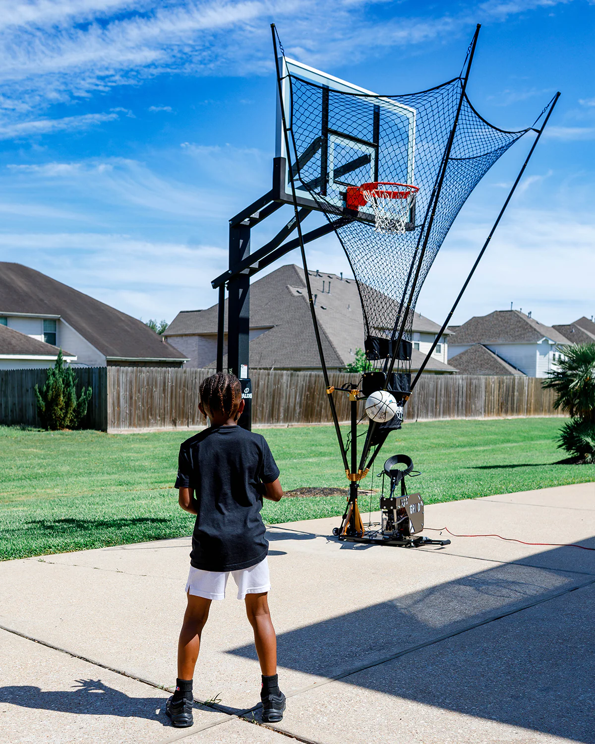 Player using GRIND on an outdoor court